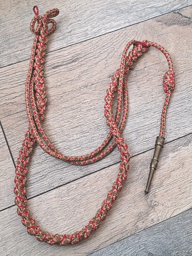 Une fourragère militaria.