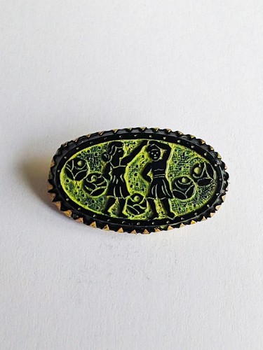 Broche ancienne verre moulé