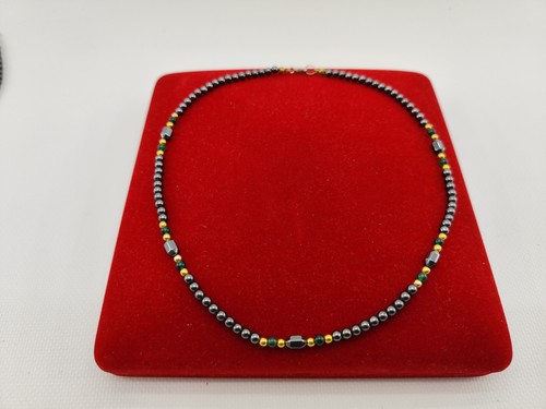 Tres beau collier - ras, de