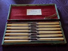 Superbe Service, 12 Couteaux