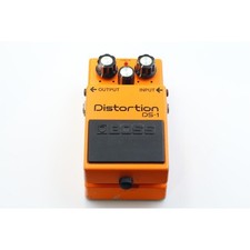 Pédale d'effets Boss DS-1 Distortion pour guitare vis noires utilisée 1981-82