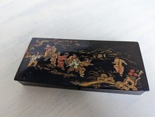 ancien plumier avec motif