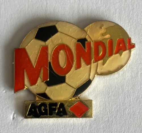 Pin s football mondial - pin's,