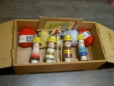 LOT de 4 Tricotins bois anciens dans boite en bois + Laine et aiguille VINTAGE