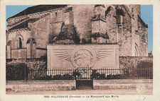 33 Gironde, Villegouge. Le monument mort.  103795
