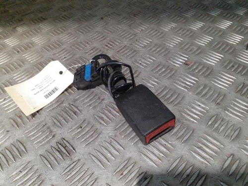 Attache ceinture avant - , gauche