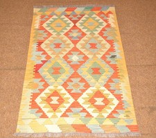 Tapis Kilim Oriental Tissé À
