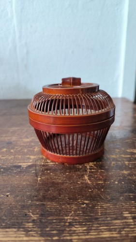 Jolie boîte grillons - à,