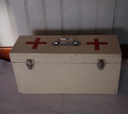 Ancienne boite 1er secours - ancienne,
