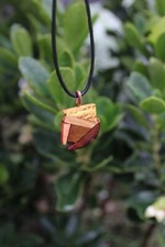 Pendentif ALAIA, chêne, noyer, bois massif, fabrication artisanale KOALA SHOP