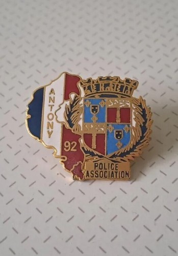 Tres beau pin - tres, police
