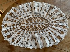 Napperon ovale fait main au