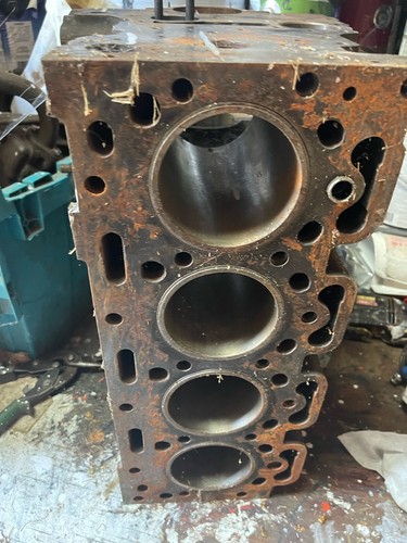 Perkins engine block - , 4.154
