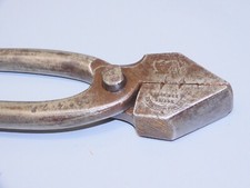 - ANCIENNE PINCE A MONTER