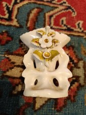 @ ANCIEN PETIT VASE EGLISE. CHAPELLE. MARIEE. EN PORCELAINE PARIS 19 ème