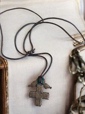 Croix religieuse signée