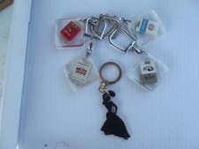 BON LOT DE 4 PORTE CLEFS