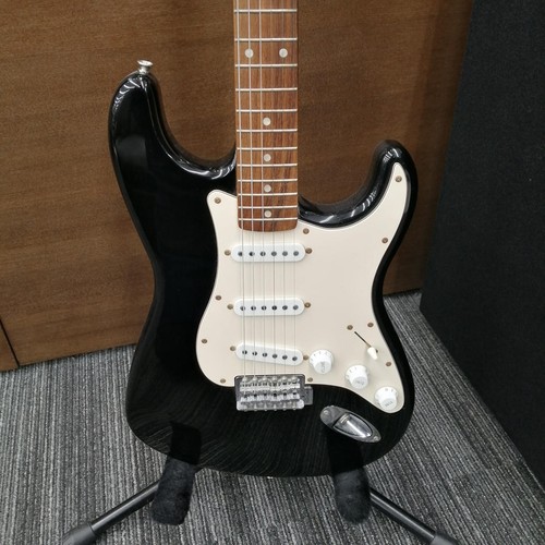 Squier strat blk used - blk,