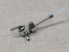 Robinet essence adaptable