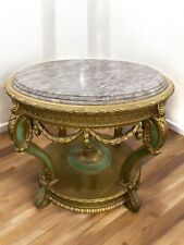 Une Table Ronde en Hêtre Doré et Marbre Gris style Louis XV