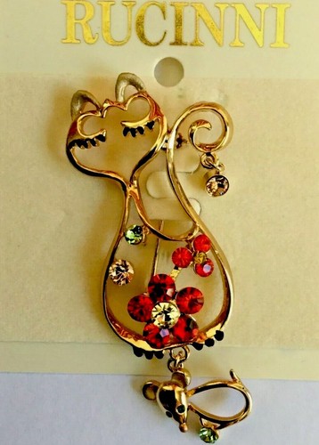 Cat with mouse brooch - with,