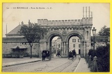 cpa France LA ROCHELLE (Charente Maritime) La PORTE St NICOLAS Attelages Urinoir