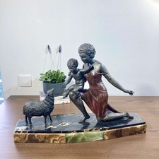 Sculpture Art Déco signée Cipriani – Femme, enfant et mouton, authentique 1925
