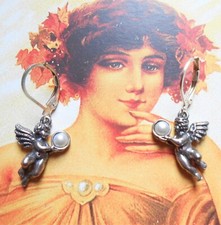 Jolies boucles dormeuses anciennes Napoléon III Angelots perle fine argent