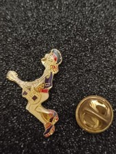Pin's Pins Pin Enamel 47 MUSIQUE Hard Rock  Tête De Mort "Guitariste" 