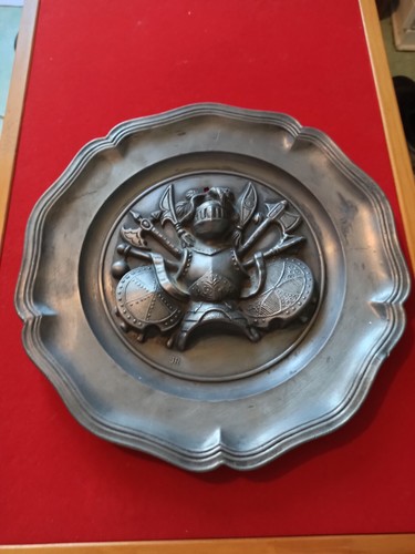 Assiette étain armoirie - Étain,