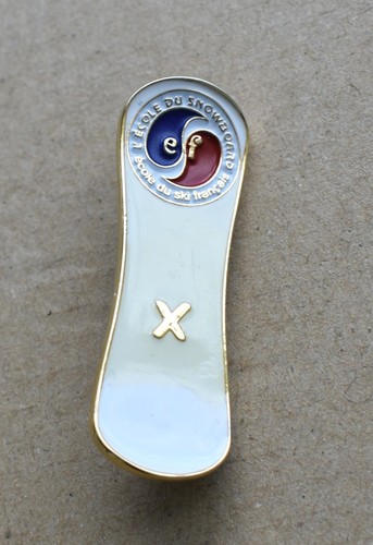Joli insigne broche médaille - broche,
