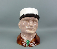 Ancien pot à tabac en céramique barbotine, décor buste de légionnaire, France.