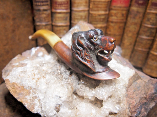 Pipe bois sculpté d une - en,