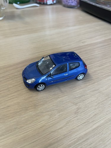 Voiture miniature renault clio - miniature,