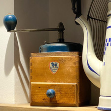 Ancien Moulin à Café Peugeot Frères Cubique Bois & Métal Bleu - 1950's