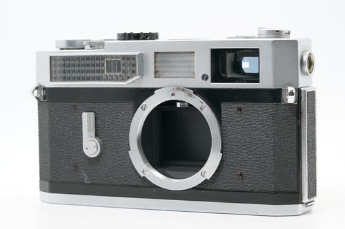 Near mint canon model - canon,