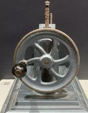 JOUET: PETITE MACHINE A Coudre