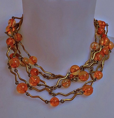 Biche bere collier doré et - bere,