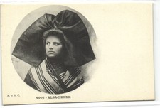 1 CPA Costume traditionnel –