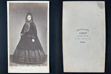 Aubert, Paris, Jeune femme en manteau Vintage cdv albumen print Tirage albumin