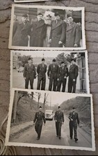 WWII US Army Lot 3 photos - Soldats en Europe - Mascotte ours, route, groupe de villes