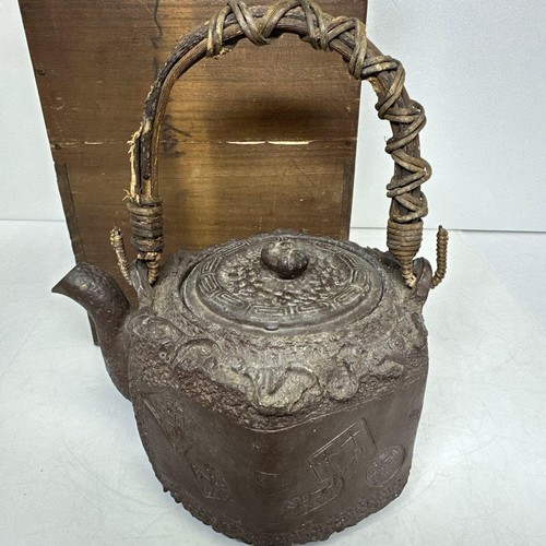 Ancienne théière bouilloire