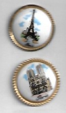 lot de 2 pin's monuments paris : tour eiffel, notre dame (porcelaine)