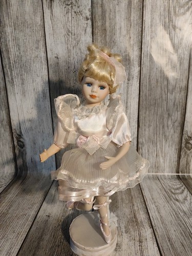 Ancienne poupée danseuse - ancienne,