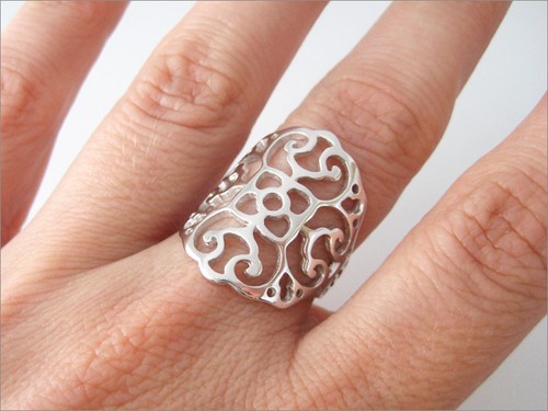 Grosse bague ajourée dentelle