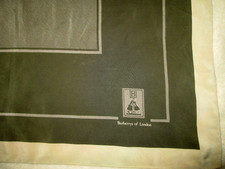 - BURBERRYS of London foulard en soie  TBEG  vintage Scarf 71x71 cm