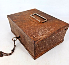 ANCIENNE CAISSE EN METAL BOITE