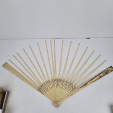  éventail, 19ème. Boîte,  Decor Fleurs Et Hirondelles À Restaurer. Carcasse 