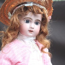 Robe de poupée ancienne avec