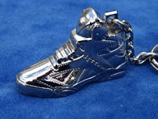 JOLI NIce RARE ++ TOP ++ PORTE-CLES VINTAGE Key ring REEBOK PUMP SHAQ ATTAQ 1993